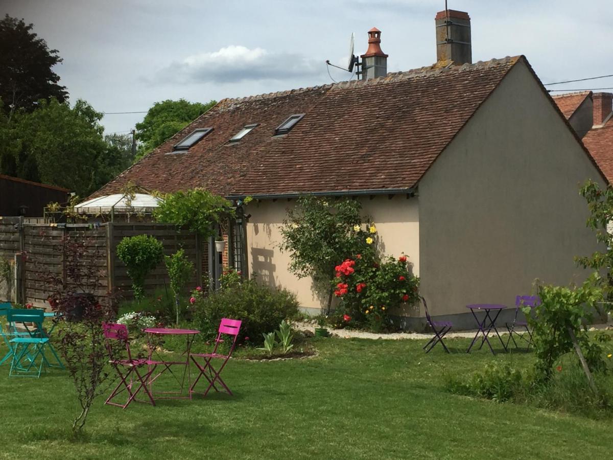Chantilly ,Petit Dejeuner Et Table D'Hotes Possible Noyers  Luaran gambar