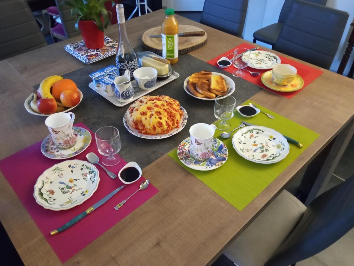 Chantilly ,Petit Dejeuner Et Table D'Hotes Possible Noyers  Luaran gambar