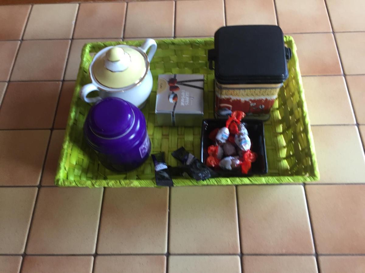 Chantilly ,Petit Dejeuner Et Table D'Hotes Possible Noyers  Luaran gambar
