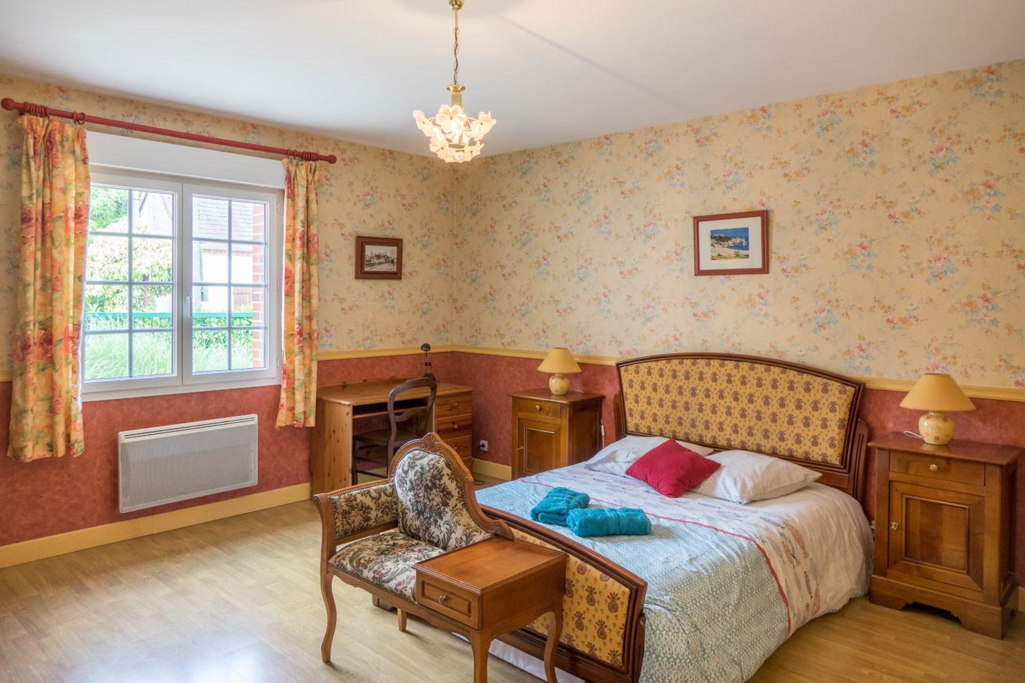 Chantilly ,Petit Dejeuner Et Table D'Hotes Possible Noyers  Luaran gambar