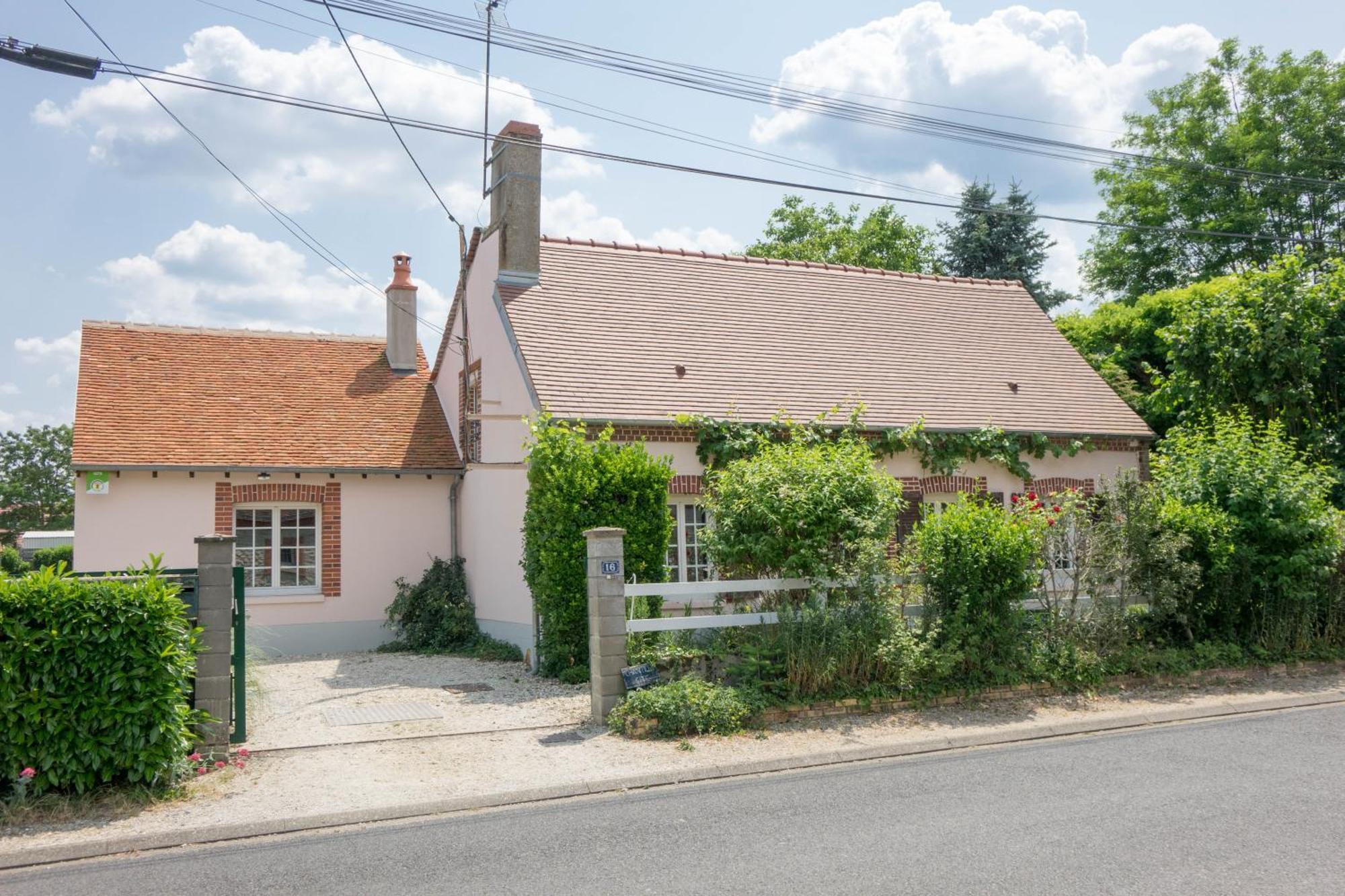 Chantilly ,Petit Dejeuner Et Table D'Hotes Possible Noyers  Luaran gambar