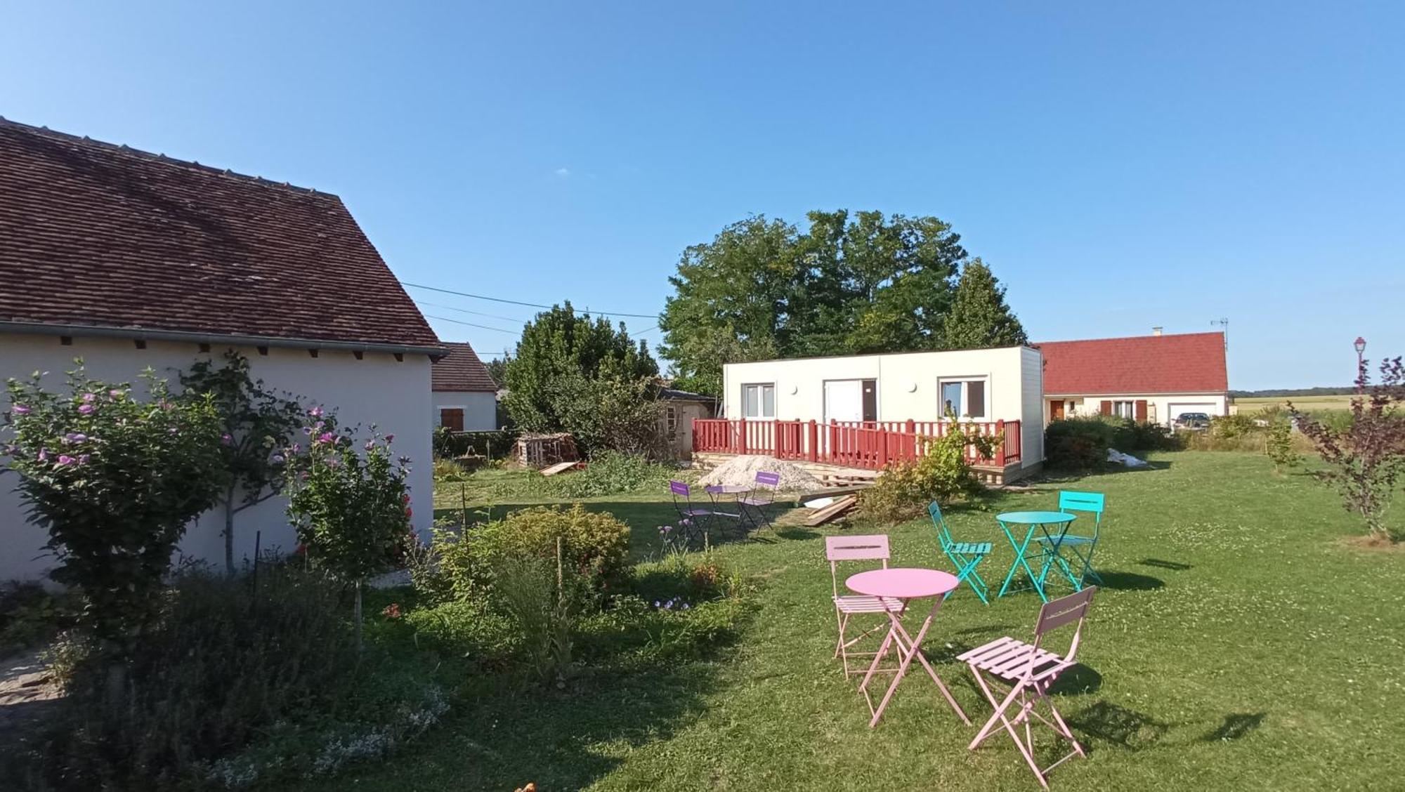 Chantilly ,Petit Dejeuner Et Table D'Hotes Possible Noyers  Bilik gambar