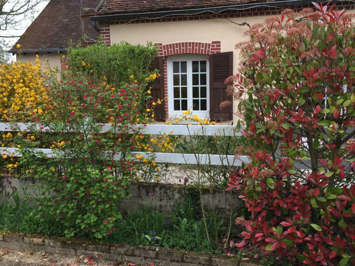 Chantilly ,Petit Dejeuner Et Table D'Hotes Possible Noyers  Luaran gambar