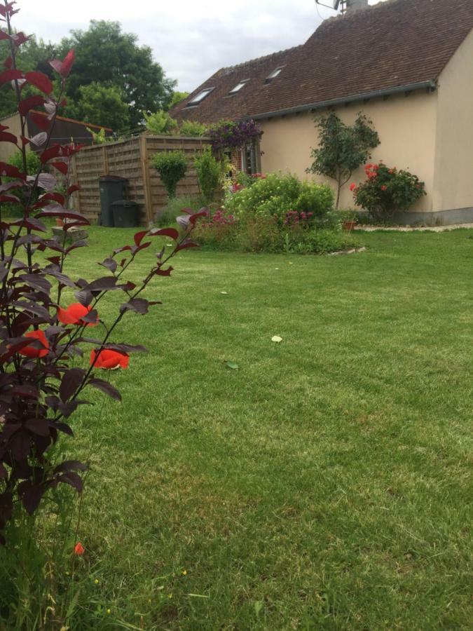 Chantilly ,Petit Dejeuner Et Table D'Hotes Possible Noyers  Luaran gambar