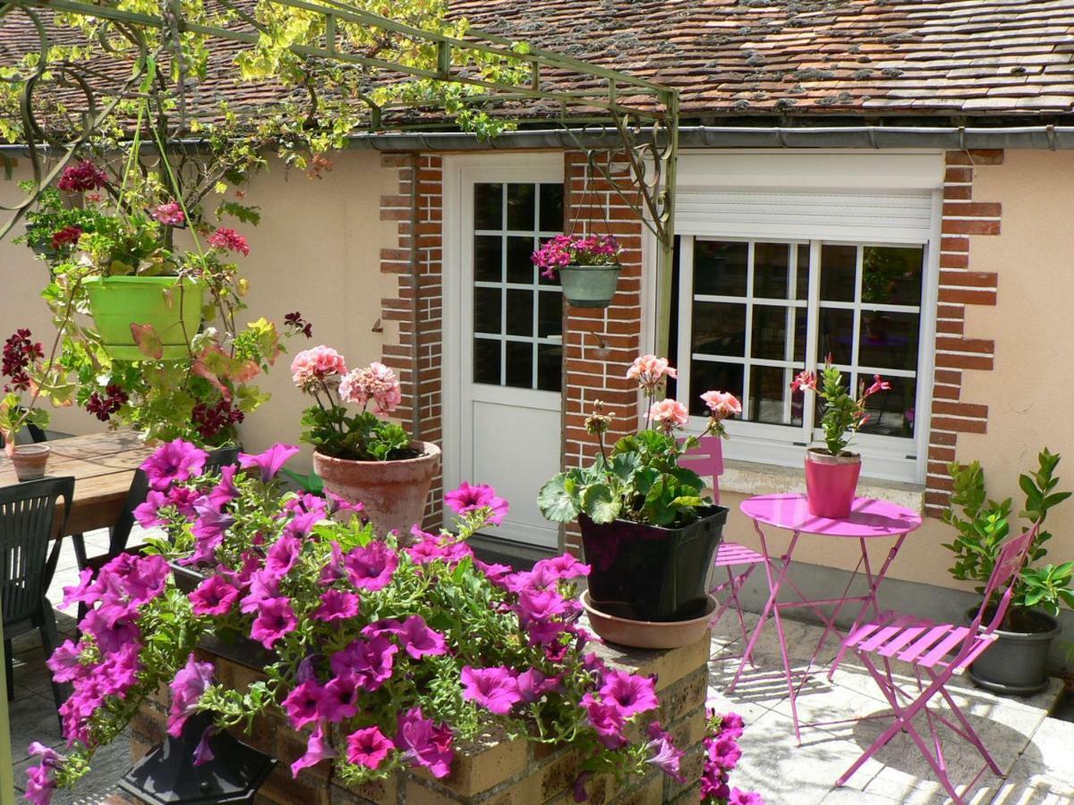 Chantilly ,Petit Dejeuner Et Table D'Hotes Possible Noyers  Luaran gambar
